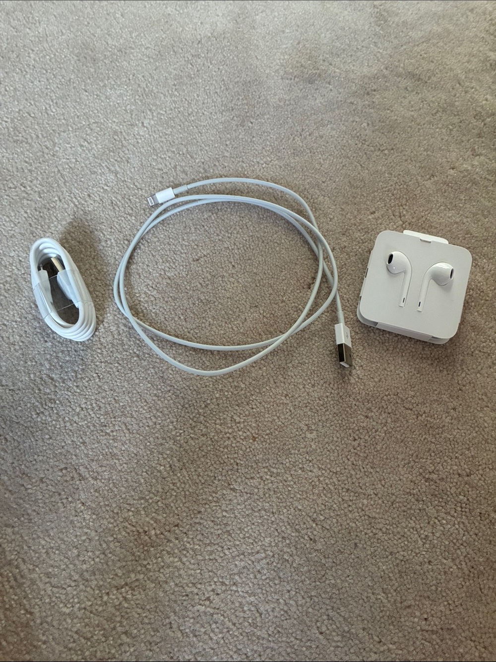 Apple White Lightning Cable with White EarPods and USB Charging Cable